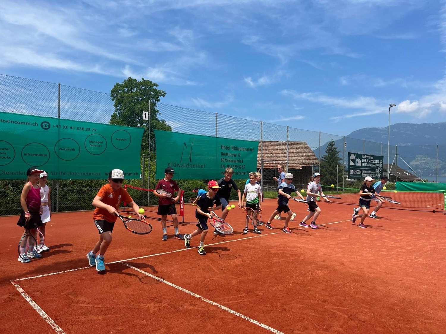 JO-Kids schwitzen auf dem Sandplatz
